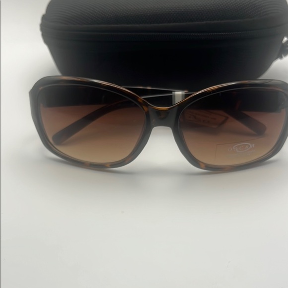 Oscar De La Renta Tortoise Sunglasses - Picture 8 of 9